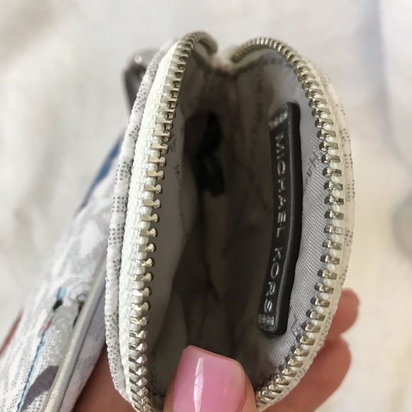 Michael Kors Jet set Girls Wristlet Trio - Picture 7 of 9